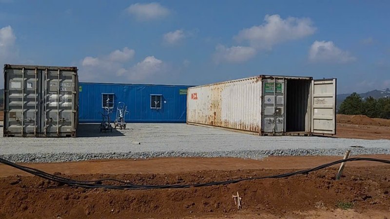 container văn phòng, kho và cont rỗng tại công trình xây dựng